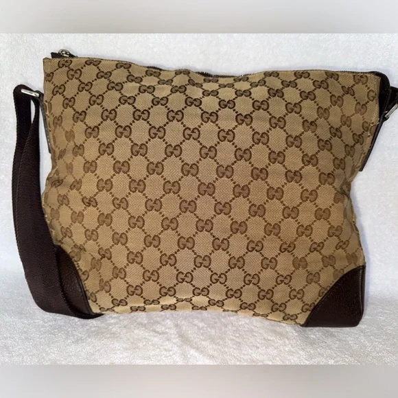 Gucci Vintage Monogram Flat Messenger Bag, Unisex. - Picture 2 of 15